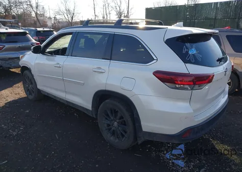 2019 Toyota Highlander Se z USA, uszkodzony, nr VIN 5TDJZRFH7KS626558
